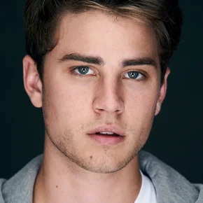 Photo star :  Carson Rowland