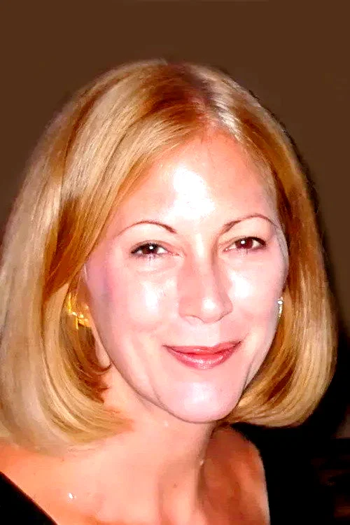  Delia Fine
