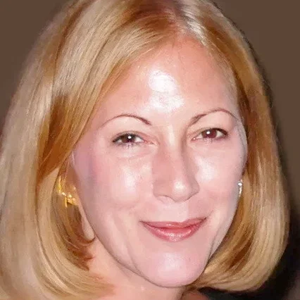  Delia Fine