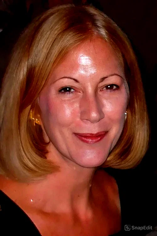  Delia Fine