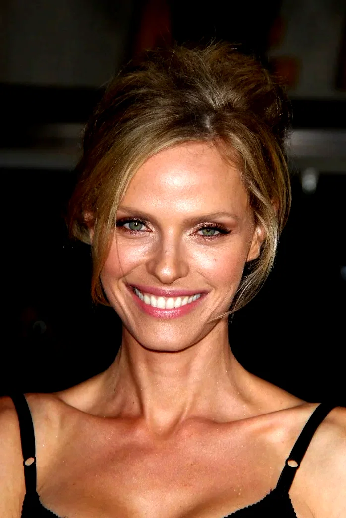  Rachel Roberts