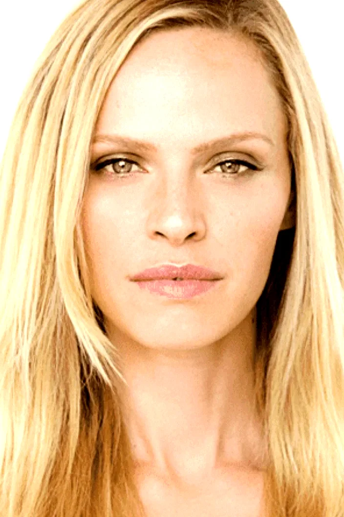  Rachel Roberts