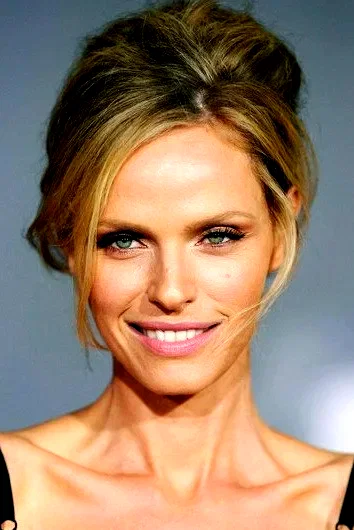  Rachel Roberts