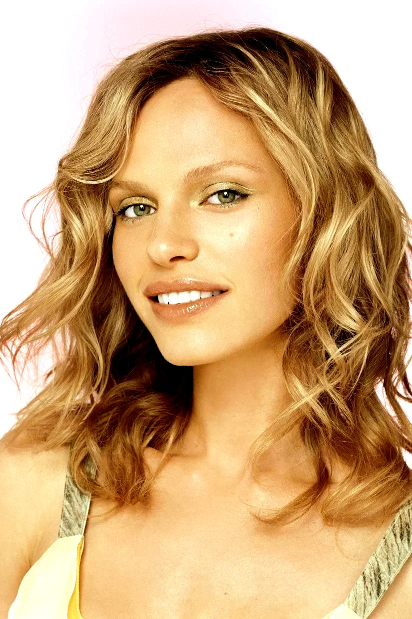  Rachel Roberts