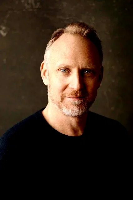  Nicholas Tomnay