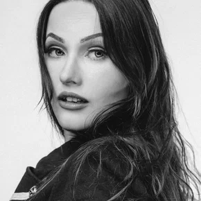 Photo star :  Katie Madonna Lee