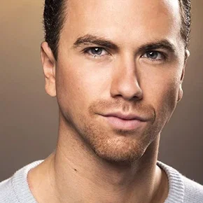 Photo star :  Richard Fleeshman