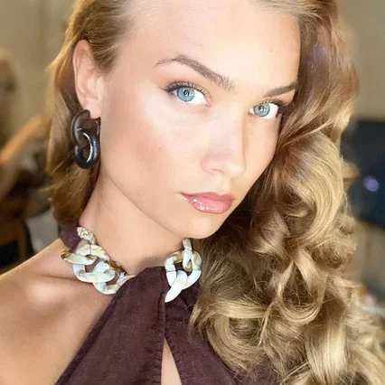  Tiana Upcheva