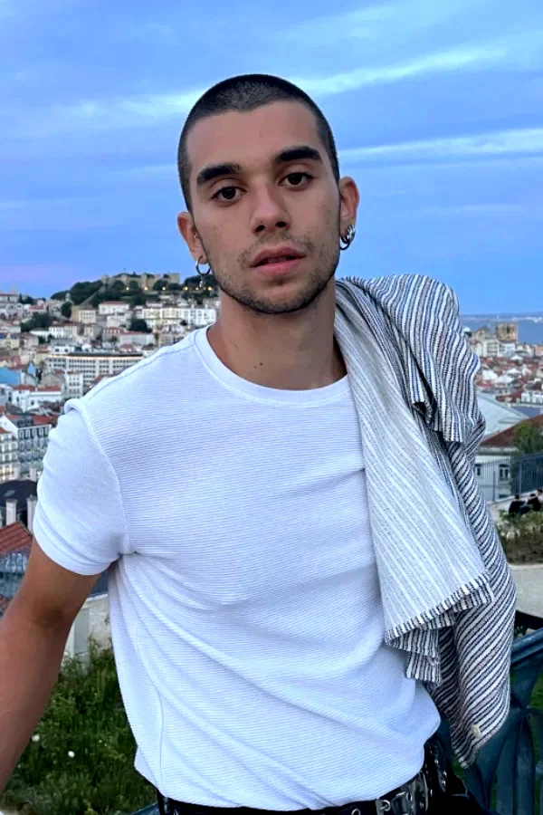  Alex Mola