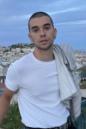  Alex Mola photo