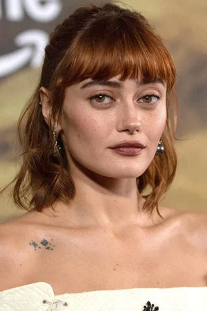 Ella Purnell photo