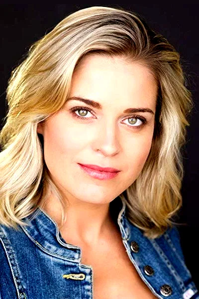 Alexandra Davies