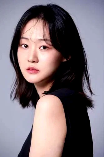  Park Ye-young