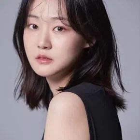 Photo star :  Park Ye-young