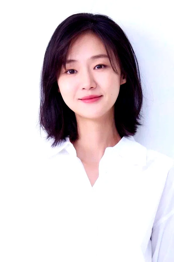  Park Ye-young