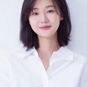 Photo star :  Park Ye-young