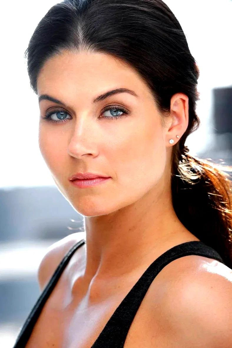  Stephanie Beran