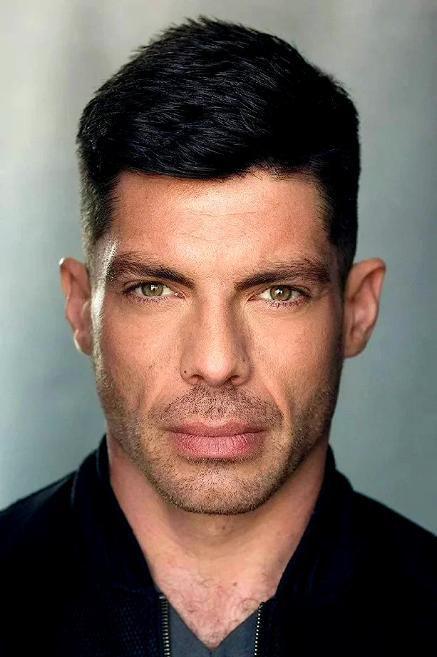  Ronan Summers