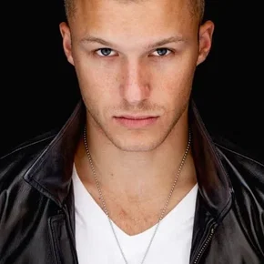 Photo star :  Skyler Maxon