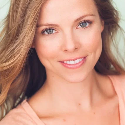  Megan Leonard