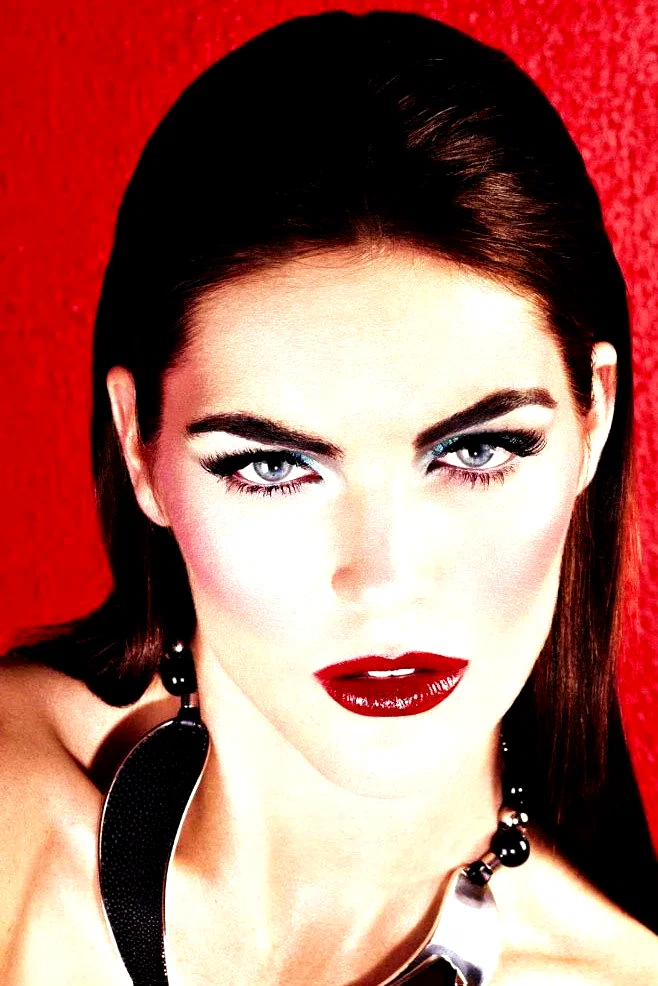  Hilary Rhoda