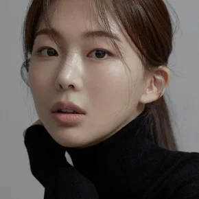 Photo star :  Geum Sae-rok