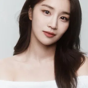 Photo star :  Jeong Yu-min