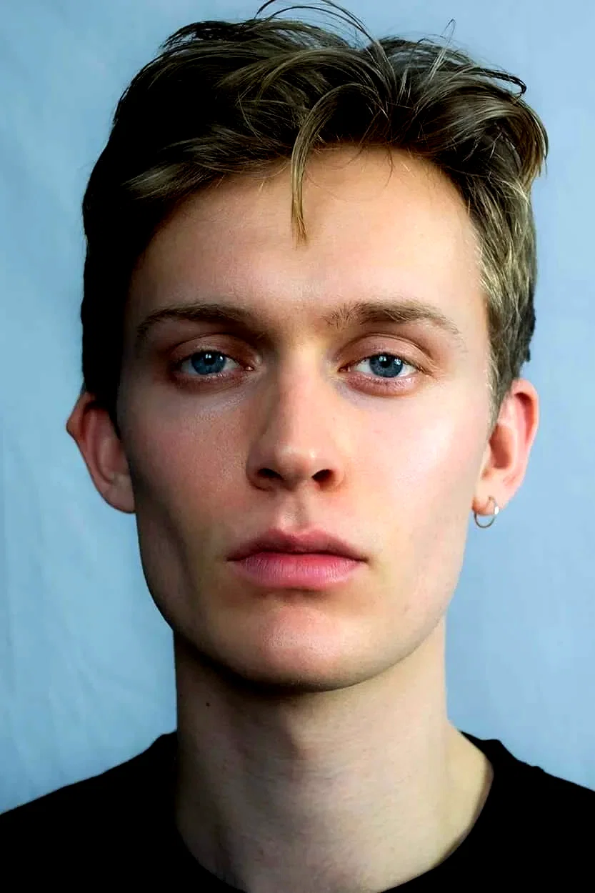  Freddie Dennis