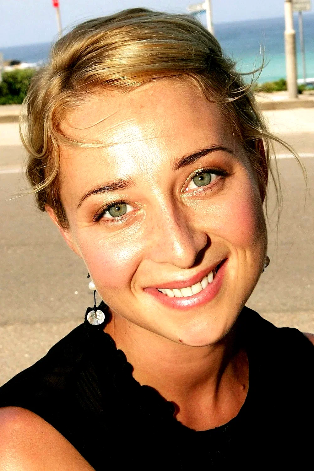  Asher Keddie