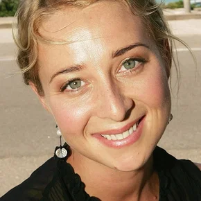 Photo star :  Asher Keddie