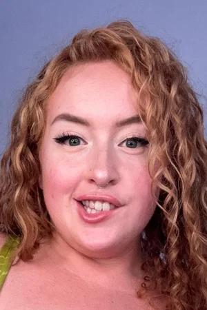  Gwen Adora photo