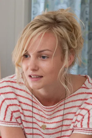  Joanna Vanderham photo