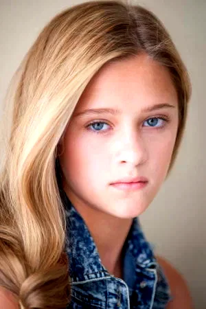 Lizzy Greene
