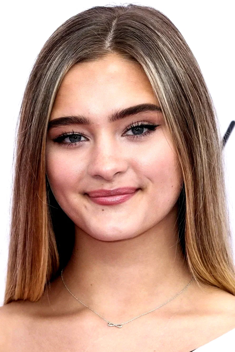  Lizzy Greene