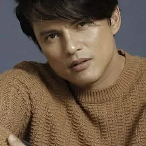 Photo star :  Zoren Legaspi