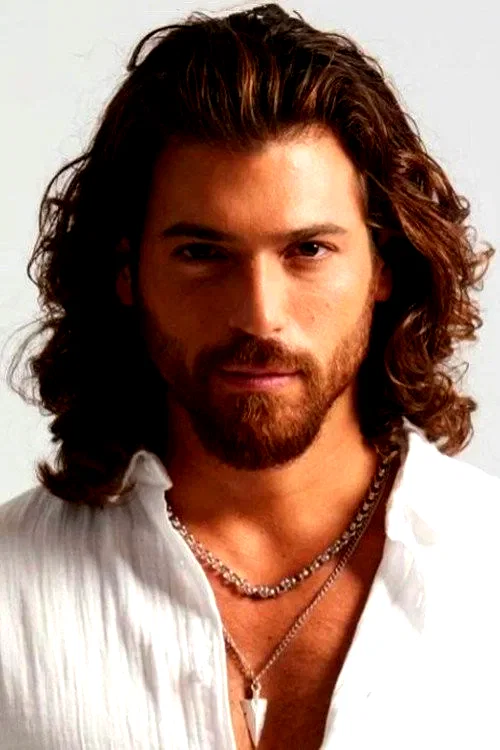  Can Yaman