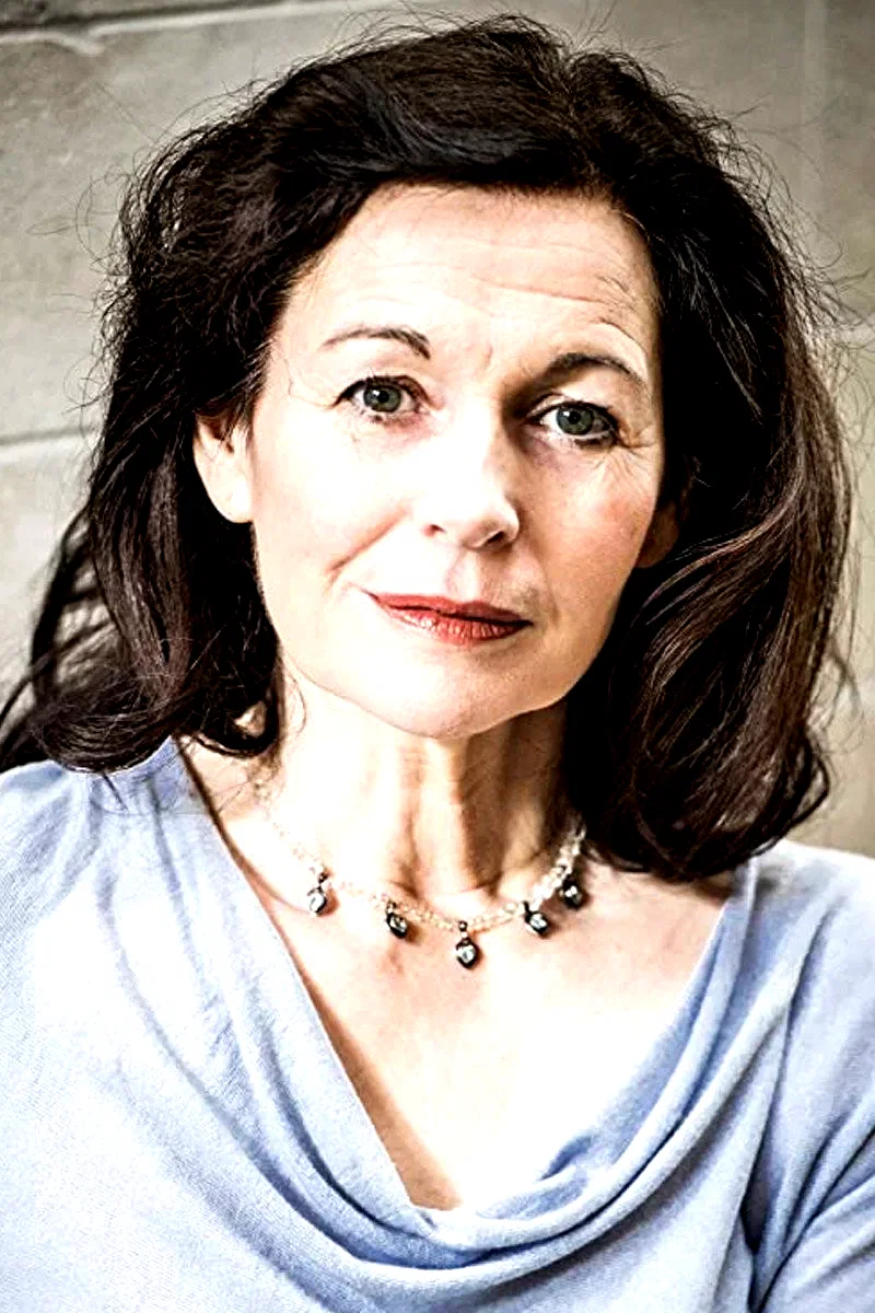  Maggie Cronin