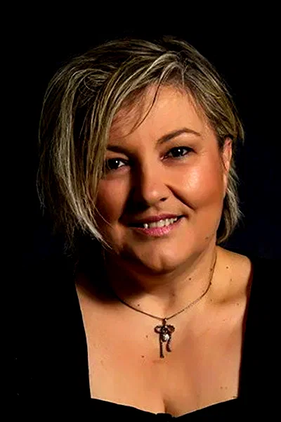  Anna Genisariotou