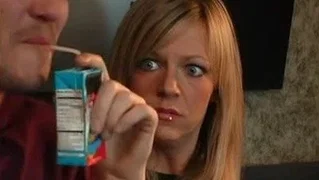 Image de Sweet Dee sort avec un attardé mental