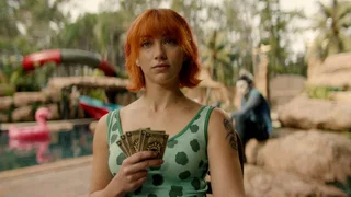 Image de La fille au tatouage de poisson-scie