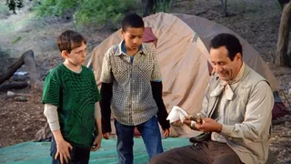 Image de Monk fait du camping