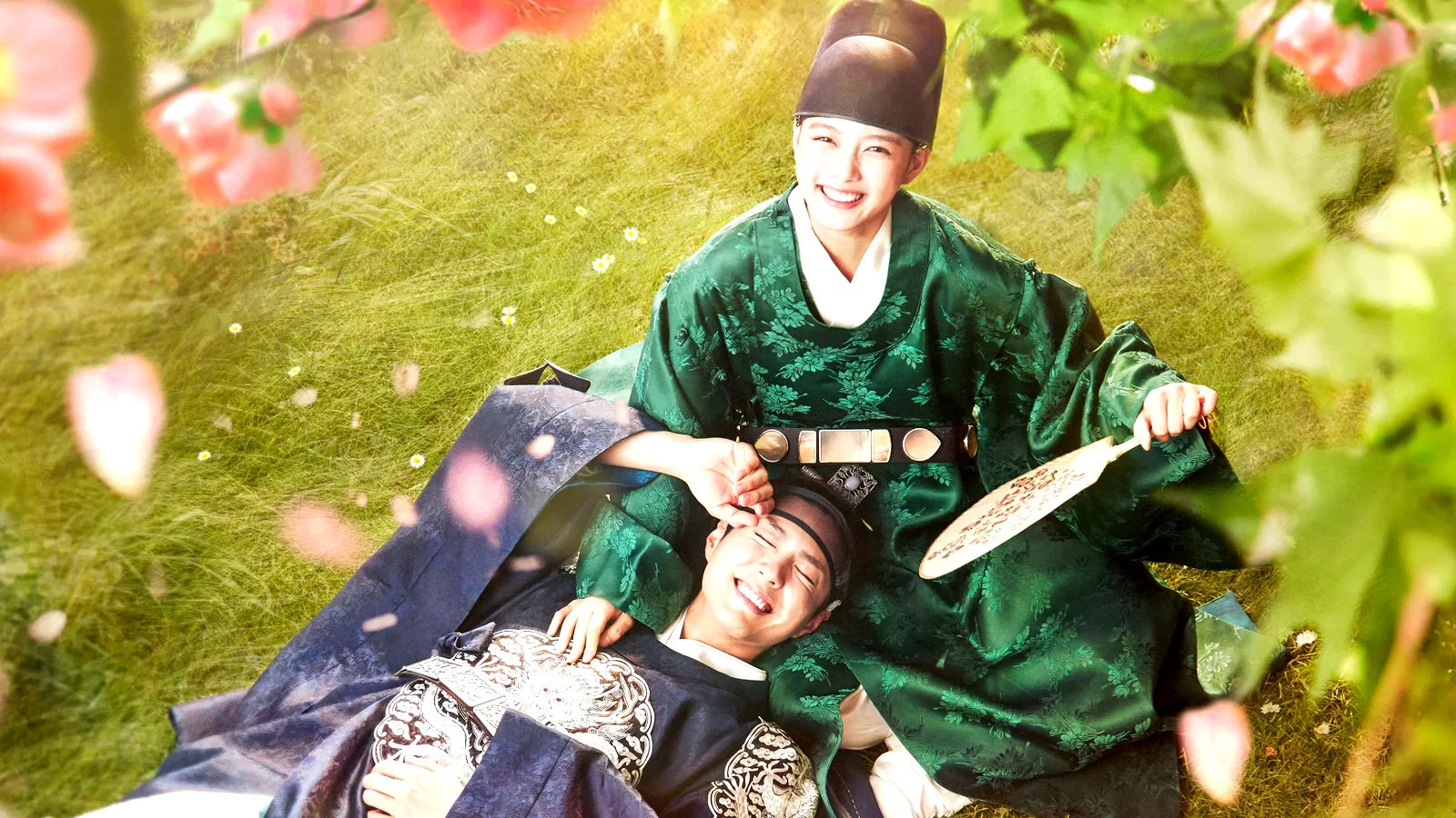 Photo 12 de la série : Moonlight Drawn by Clouds