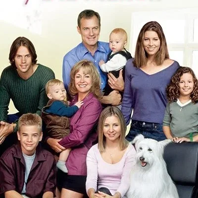 Photo de la saison 4 : 7 à la maison